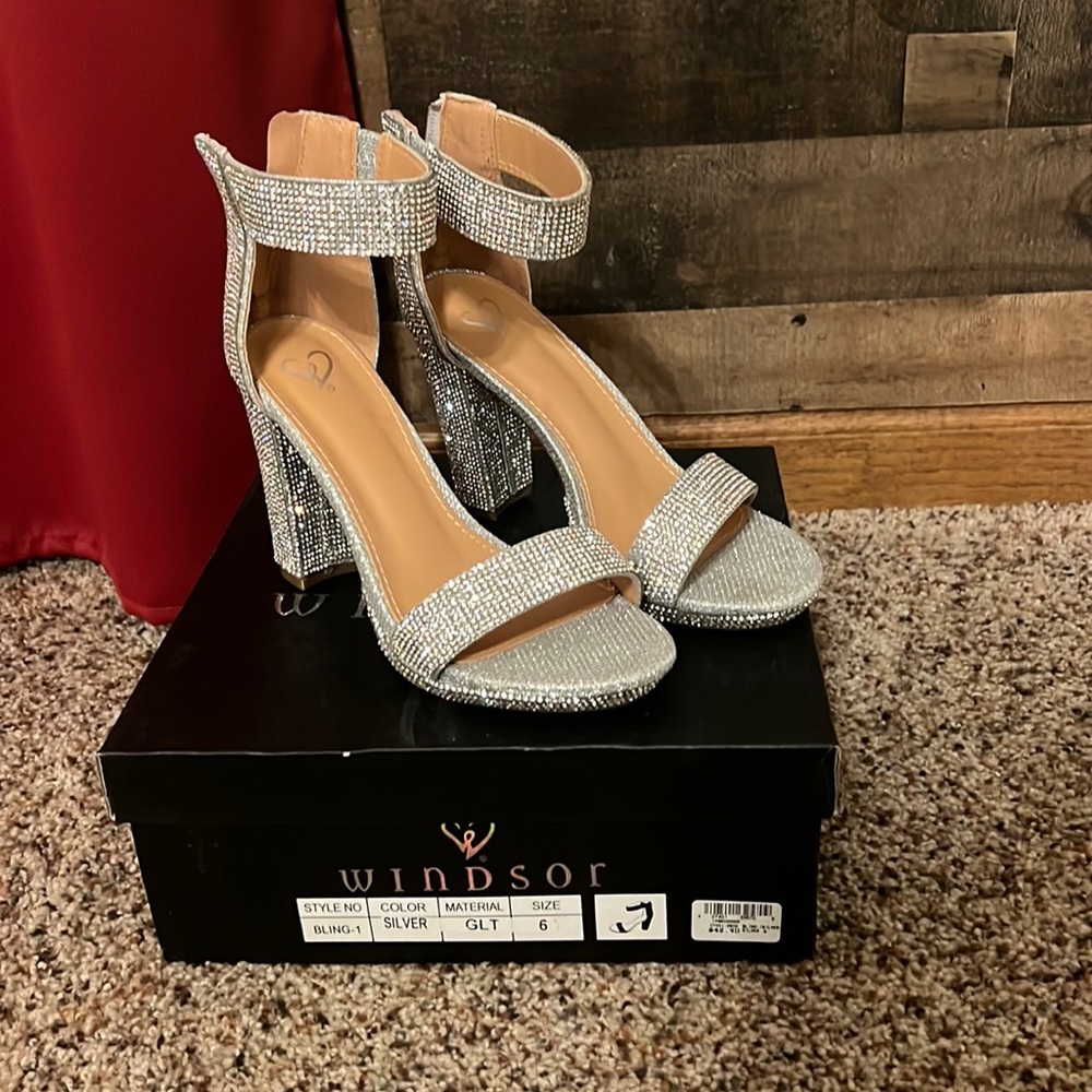 Windsor size 6 rhinestone heel’s NEVER WORN